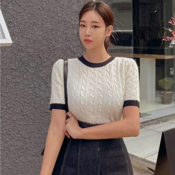 SHEIN Tops - NWT DAZY Contrast Trim Cable Knit Top size Small